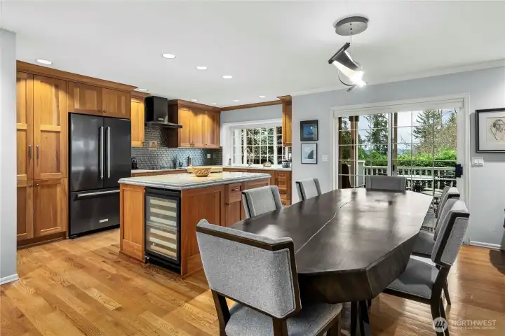 The dining room table can stay for the buyers.