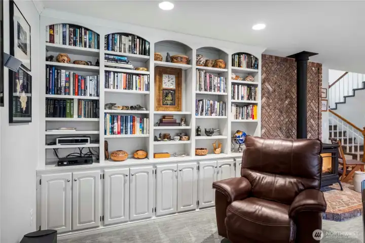 Built in bookshelves and cabinets.