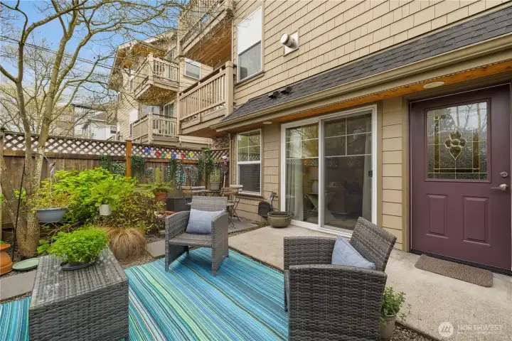 Plenty of room in the yard for entertaining.