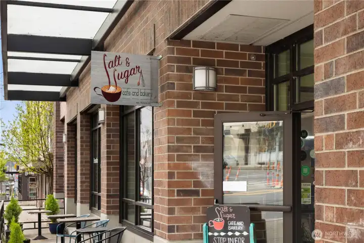 Amazing neighborhood cafes, bars and restaurants.