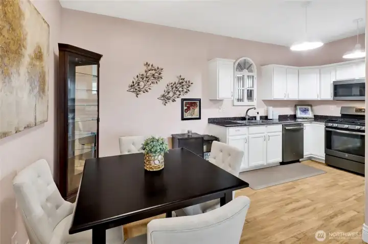 Eating area off the kitchen.
