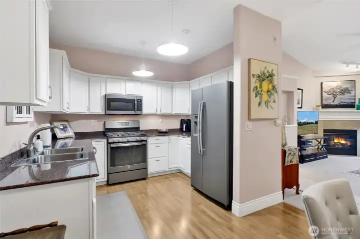 With ample counter space and a thoughtful layout, there’s plenty of room for the chef in the family to create and enjoy a delicious meal.