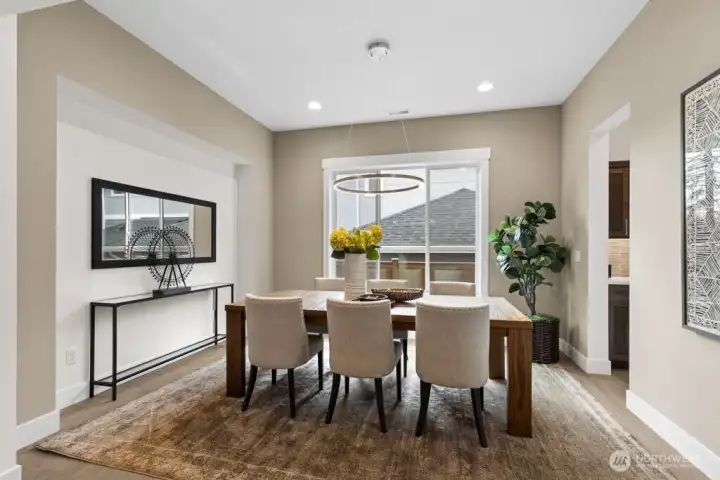 Formal dining with butler's pantry access to kitchen