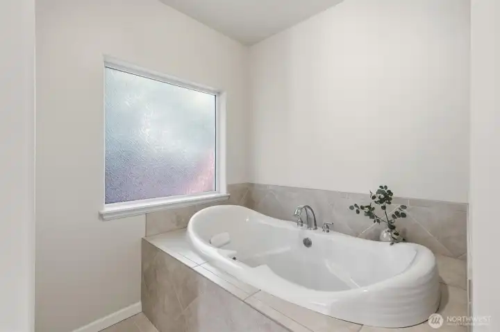 Relaxing soaking tub