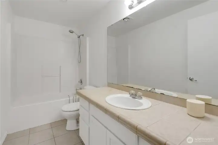 Upper level Bathroom Upper level Bathroom