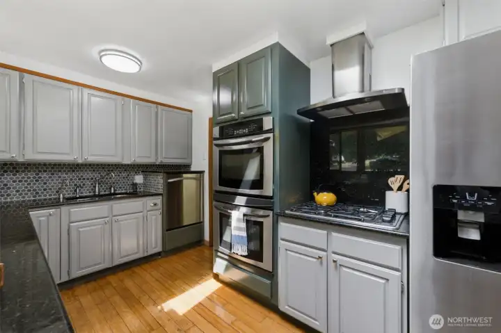 Fully equipped with high-end stainless steel appliances, including a convenient double oven.