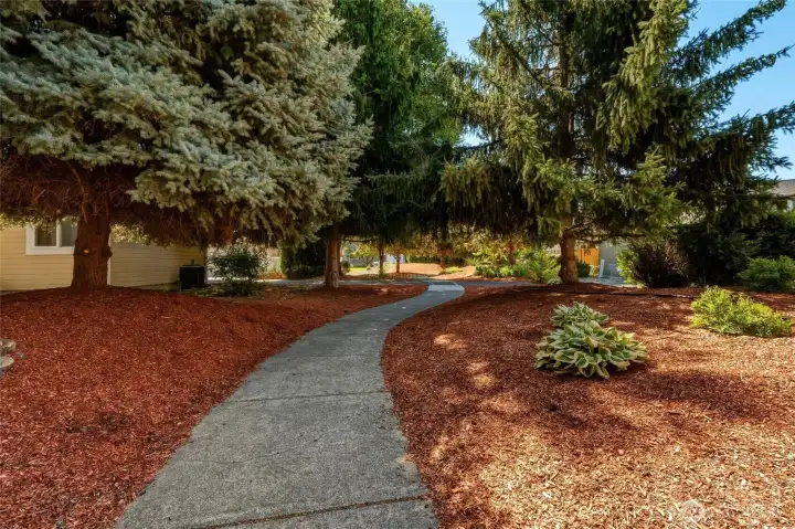 HOA maintained for your enjoyment.