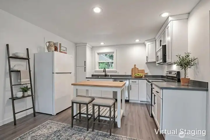 VIRTUALLY STAGED KITCHEN