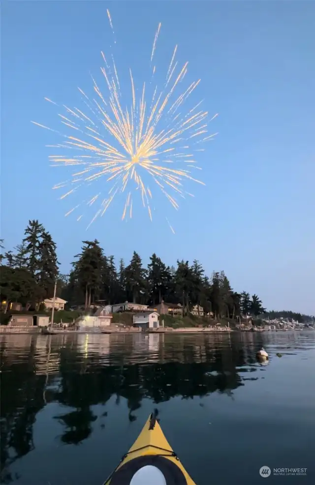 Enjoy 4th of July fireworks from your Deck or Kayak - it's incredible at the beach - with Fireworks as far as the eye can see around the bay.