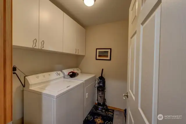 Laundry room with ample stroage