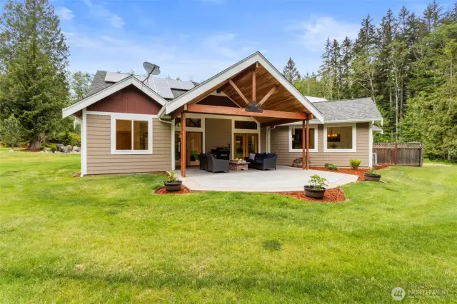 Nothing but sunshine, trees and privacy!