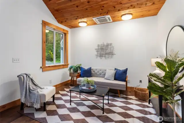 Sitting room off entry.