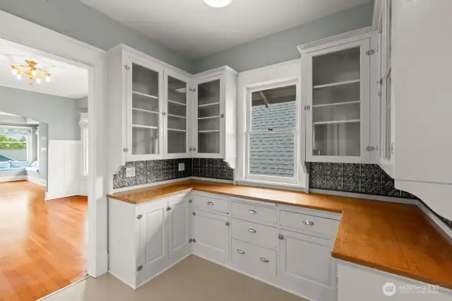 718 B-Pantry with original cabinets