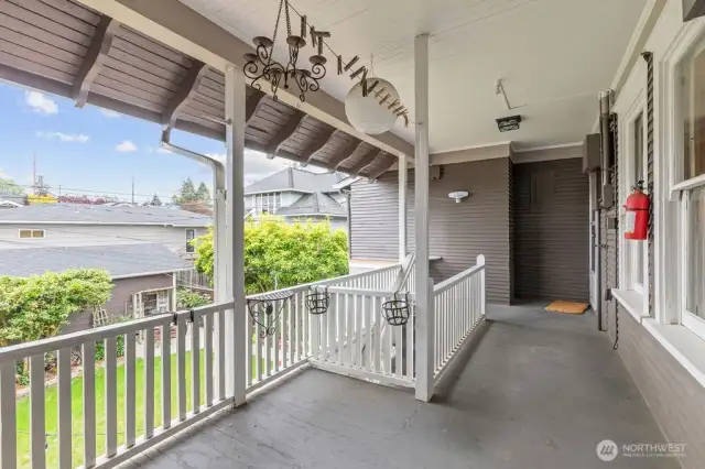 Porch between 718B & 720B