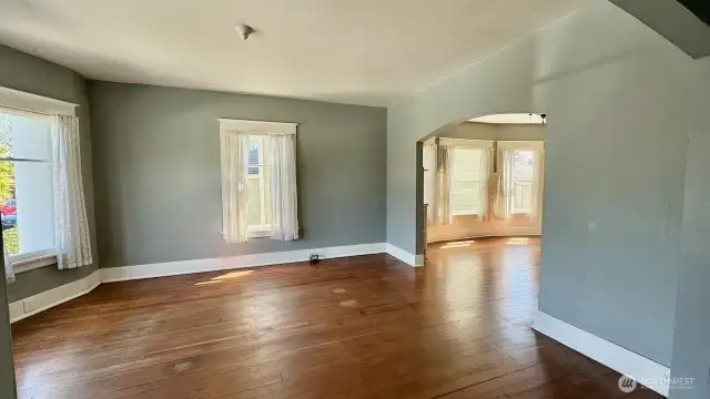 718 A living room into dining room
