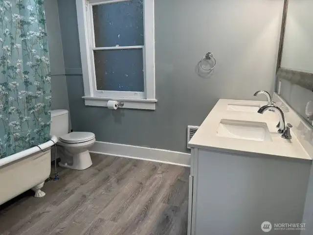 718 A Bathroom