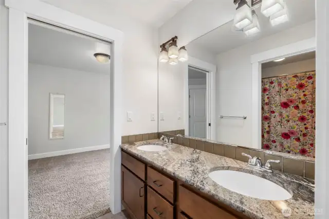 Shared en-suite between bedrooms 2 and 3.