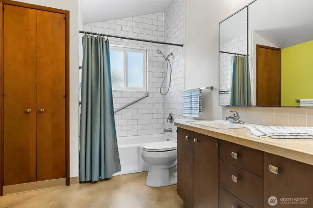 upstairs full bath