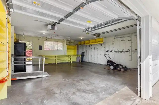Full 2 car garage, lots of space!
