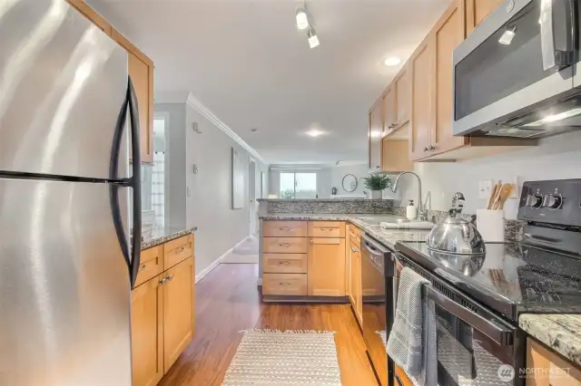 Kitchen-All appliances stay