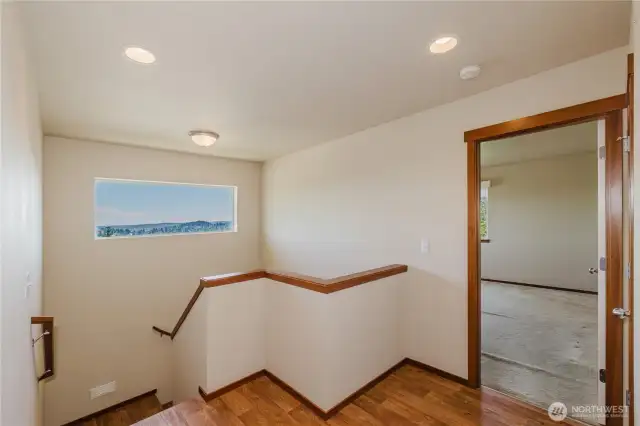 the staircase & landing has aminate flooring instead of carpet.