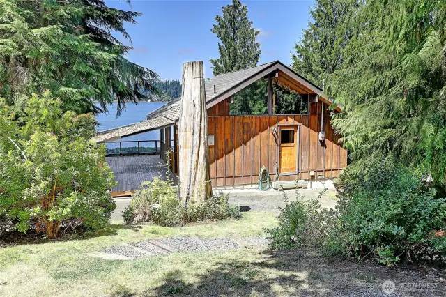 Welcome to your cozy lakeftont cabin!!