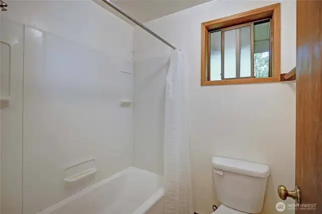 Full bathroom on main level.