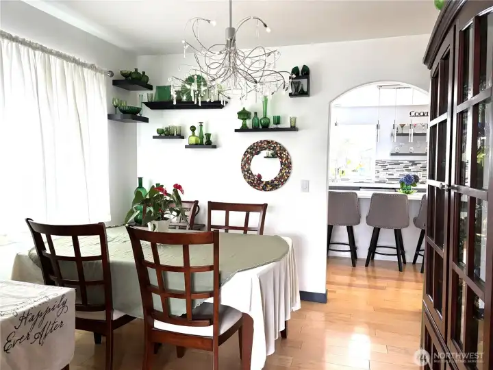 dining room looking to kitchen