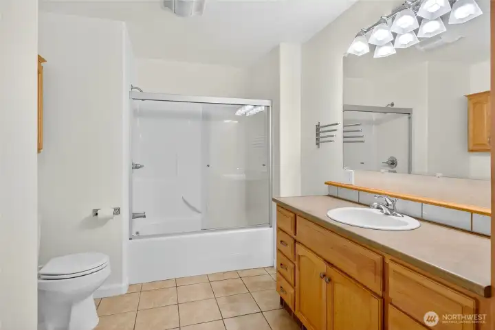 Lower unit full bathroom w/ heated floor!