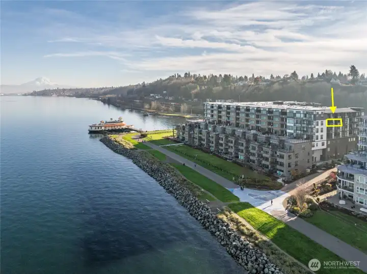 Iconic Pacific Northwest lifestyle at your doorstep—Mount Rainier, waterfront trails, all the charm of the Point Ruston waterfront, just outside your home. Walk, dine, explore, and soak in the serene setting and urban energy.