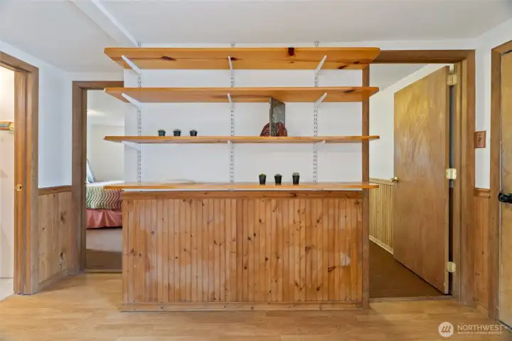 Built-in shelving in the hallway ...