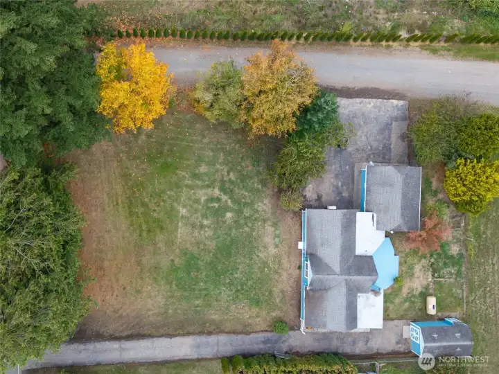 Drone view of this extra large lot ...