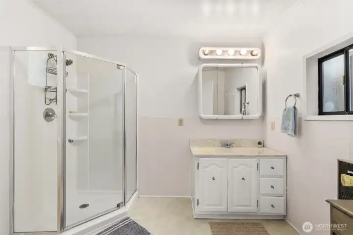 Primary bathroom with lots of space!