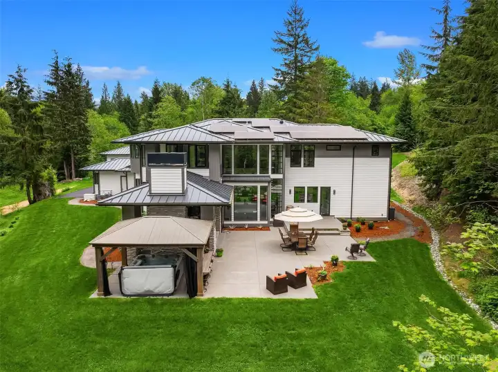 You’ll enjoy the serenity of nature with easy access to hiking trails, mountain recreation, and the vibrant amenities of downtown North Bend and nearby Snoqualmie. Commuters will appreciate the quick drive to I-90, offering seamless access to Bellevue, Issaquah, and Seattle.