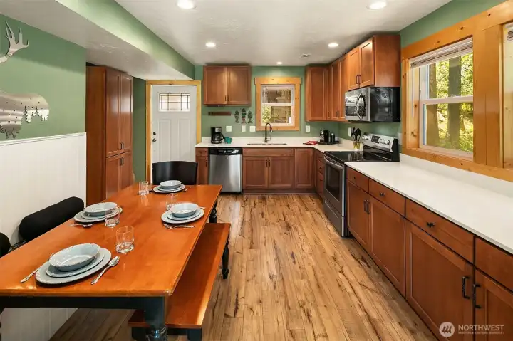 Built in kitchen nook with plenty of room for all your friends and family.