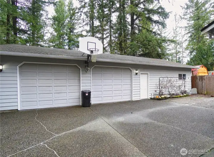 Detached Garage/Shop