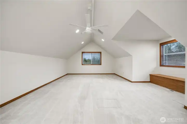 Huge Bonus Room Upstairs