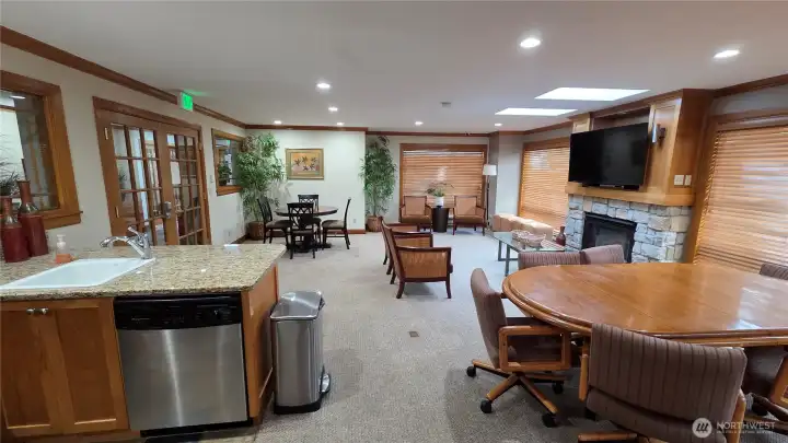 Clubhouse gathering room meeting room great for parties.