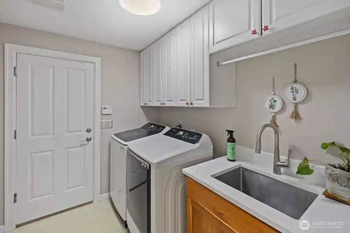 Main floor utility room with W/D and sink