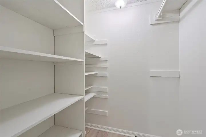 Primary walk-in-closet