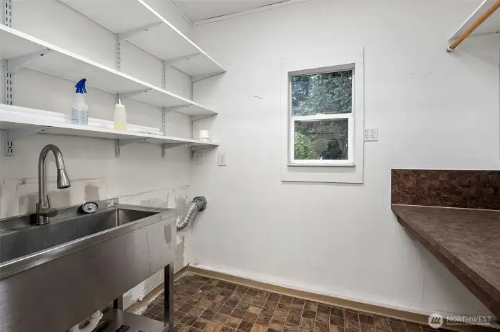 2nd washer/dryer hookup with sink