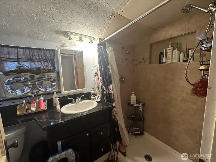 Upper 3/4 bathroom