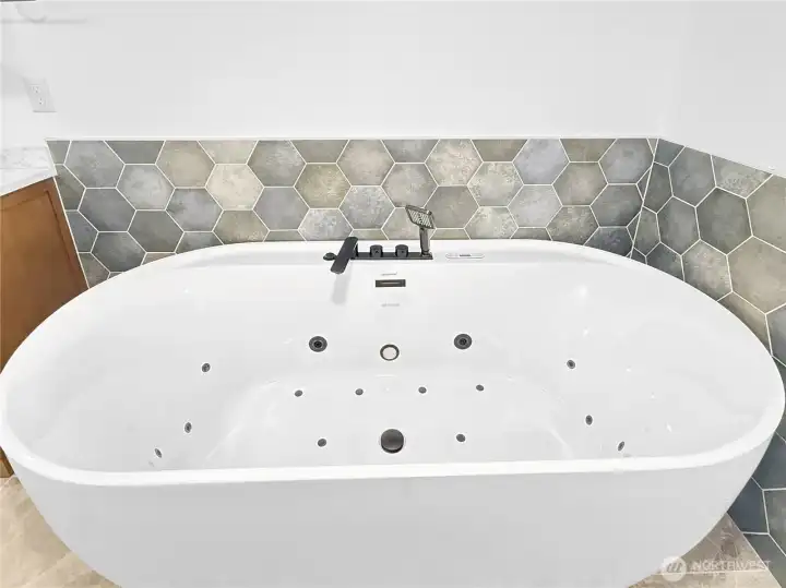 Soaking tub with heated jets for relaxing, therapeutic baths