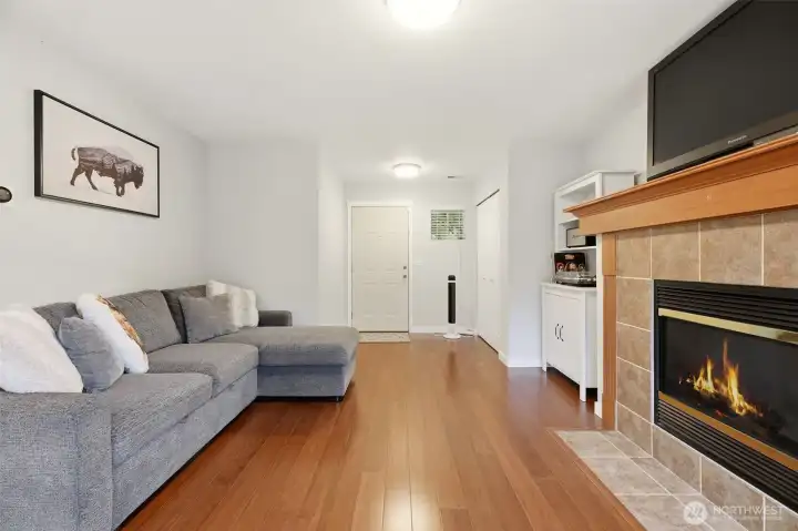 The open layout makes it easy to spend time together while going about everyday life. The open layout makes it easy to spend time together while going about everyday life.