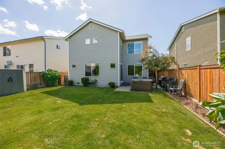 There's plenty of space for gardening, entertaining, or simply enjoying the sunshine. There's plenty of space for gardening, entertaining, or simply enjoying the sunshine.