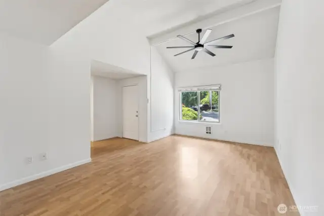 Living room with Vaulted ceiling and fan