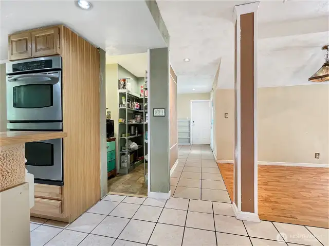 Walk-in-pantry and hall