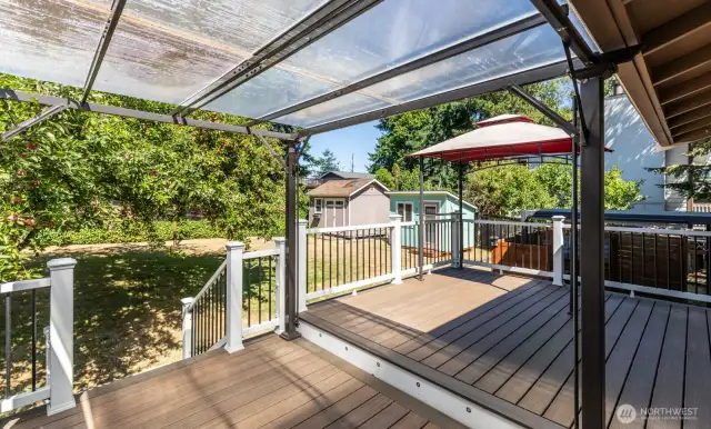 Practically year-round entertaining at your disposal