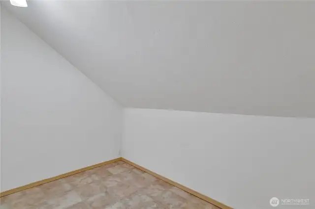 "Hidden" storage closet looks like a linen closet, don't miss it ~