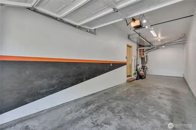 2 car tandem garage, room to park AND store things ~